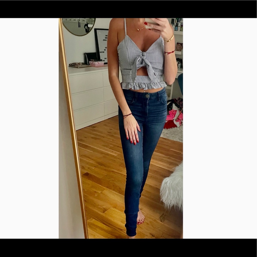 Ruffle crop top🤍
